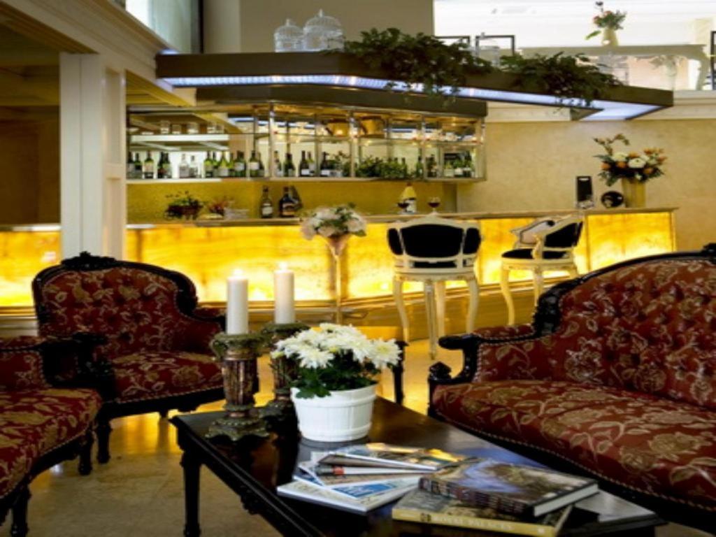 Amos Cozy Hotel Melawai Джакарта Экстерьер фото