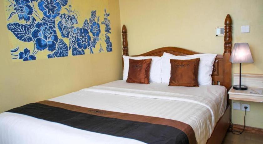 Amos Cozy Hotel Melawai Джакарта Экстерьер фото