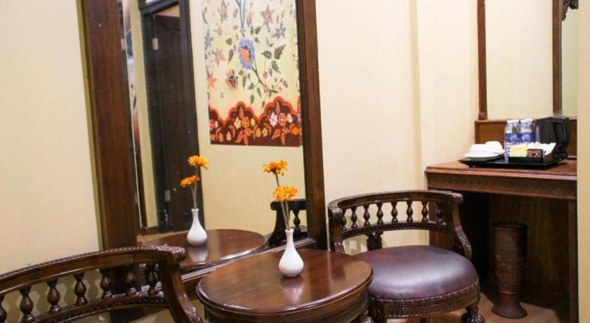 Amos Cozy Hotel Melawai Джакарта Экстерьер фото