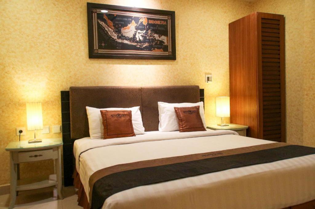 Amos Cozy Hotel Melawai Джакарта Экстерьер фото