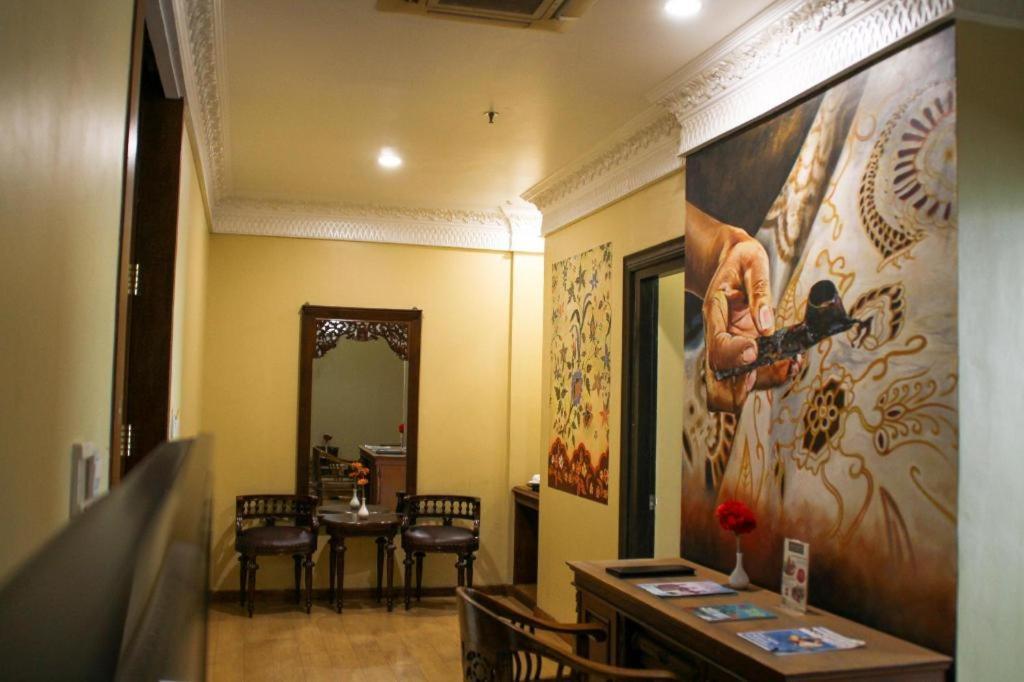 Amos Cozy Hotel Melawai Джакарта Экстерьер фото