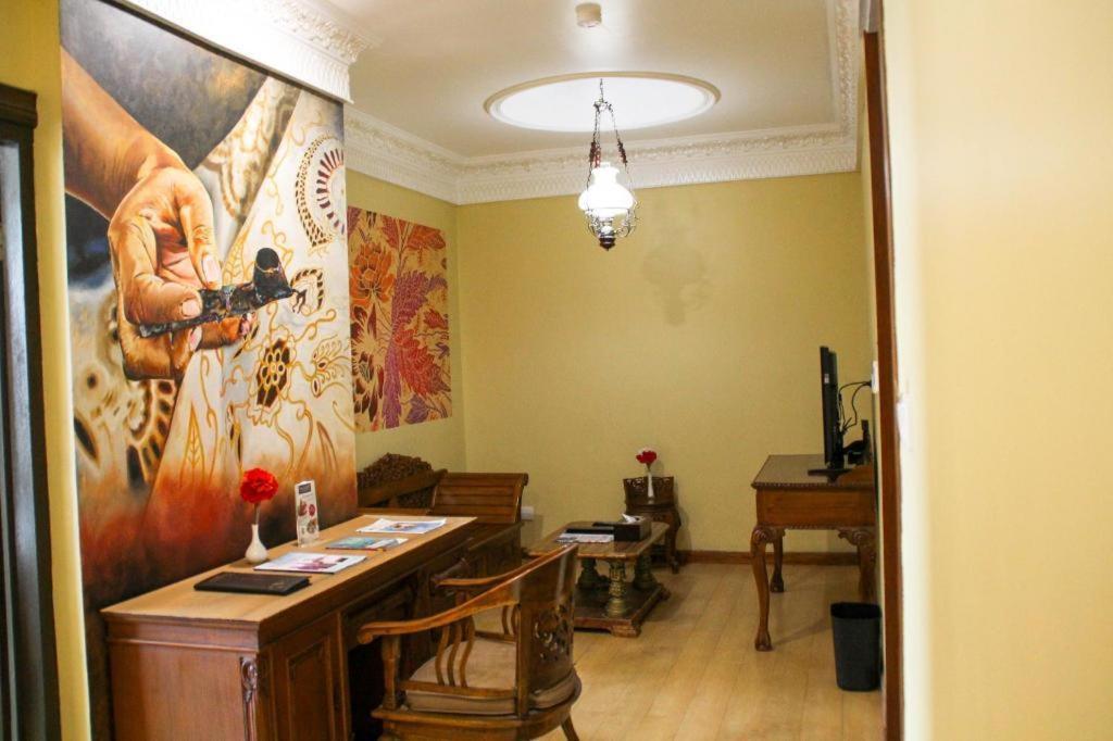 Amos Cozy Hotel Melawai Джакарта Экстерьер фото