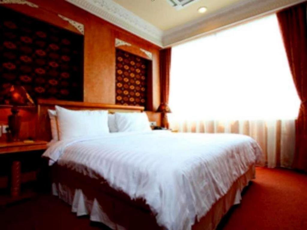 Amos Cozy Hotel Melawai Джакарта Экстерьер фото