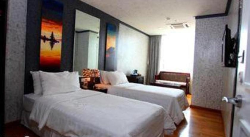 Amos Cozy Hotel Melawai Джакарта Экстерьер фото