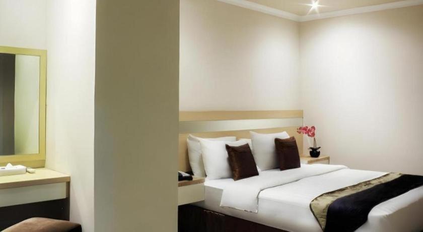 Amos Cozy Hotel Melawai Джакарта Экстерьер фото