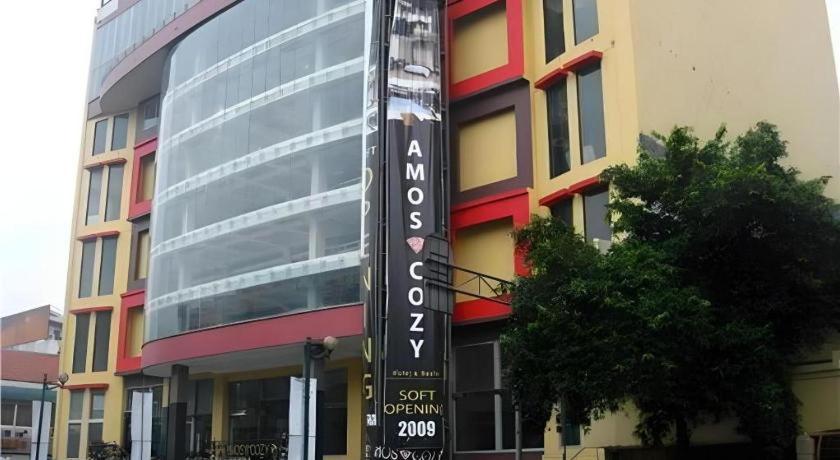 Amos Cozy Hotel Melawai Джакарта Экстерьер фото