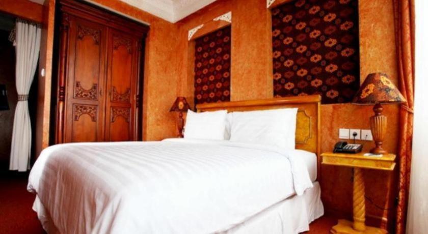 Amos Cozy Hotel Melawai Джакарта Экстерьер фото